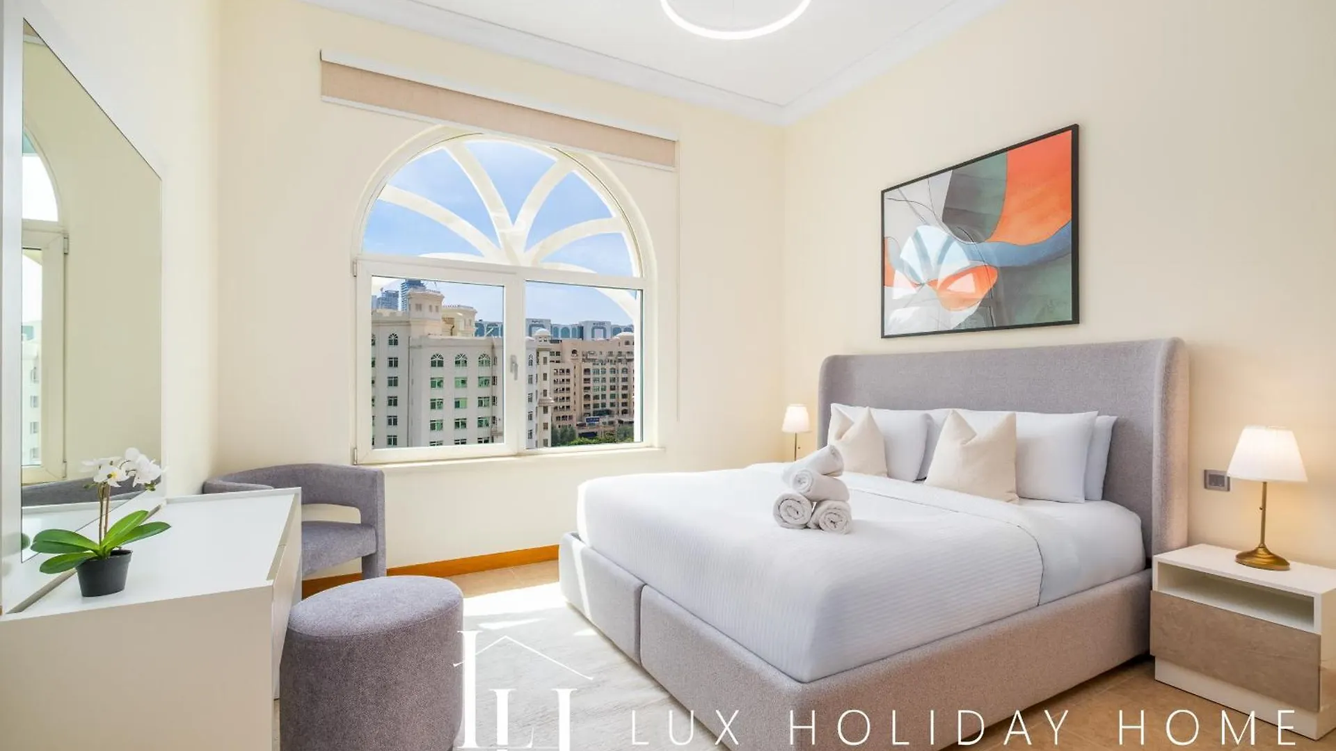 Lux The Shoreline Palm Island Skyline Suite 2 Dubai
