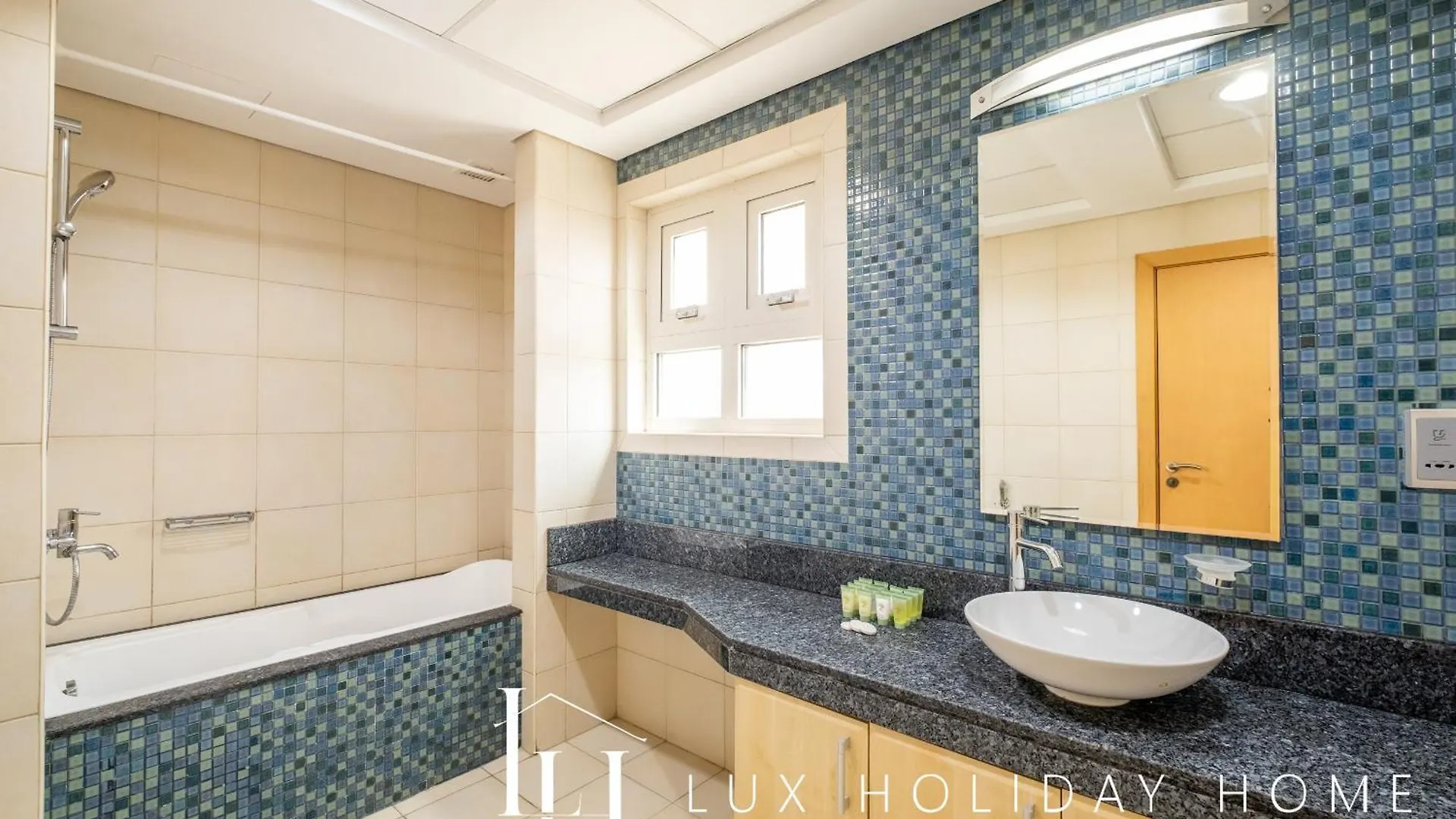 Lux The Shoreline Palm Island Skyline Suite 2 Dubai 0*,