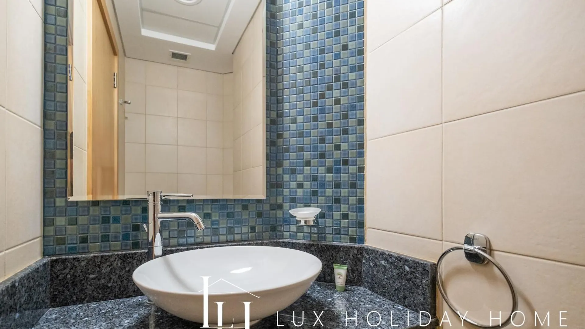 Apartment Lux The Shoreline Palm Island Skyline Suite 2 Dubai